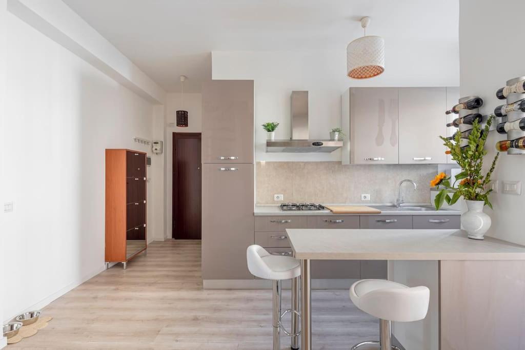 Cozy Appartament 1 Min From New Mm4 Argonne Milán Exterior foto